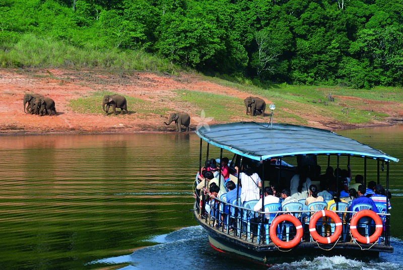 Athirapally- Munnar-Thekkady Tour Package